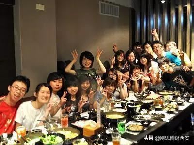 同學(xué)聚會(huì)時(shí)拍了許多照片，想做成視頻，有什么免費(fèi)的軟件么？