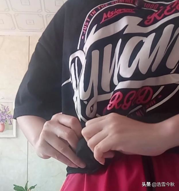 抖音衣服下擺怎么打結(jié)？